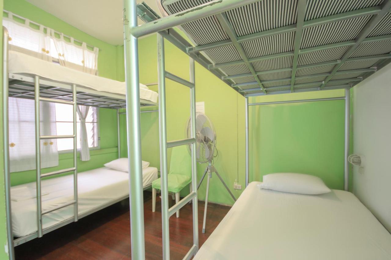 Oyo 1054 Phuket Backpacker Hostel Extérieur photo