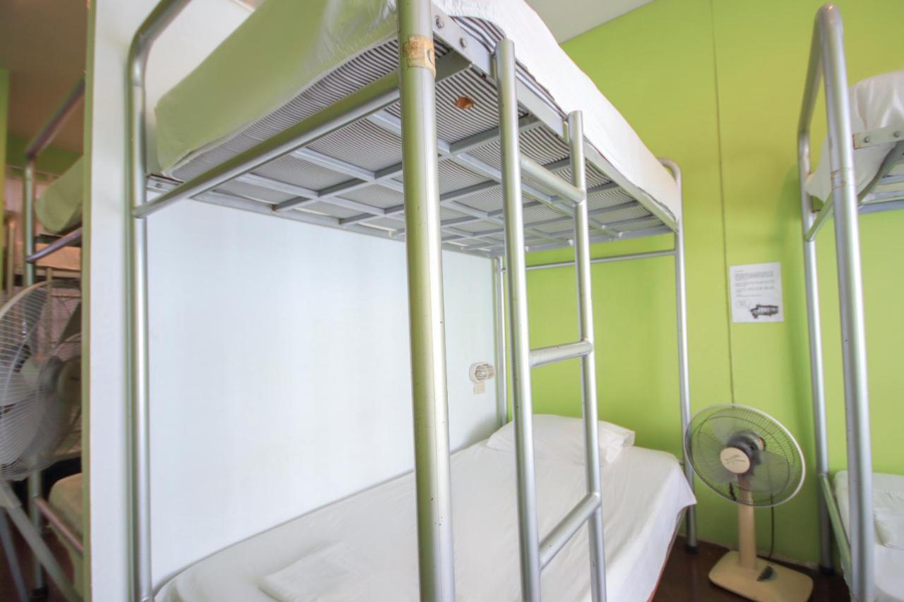 Oyo 1054 Phuket Backpacker Hostel Extérieur photo