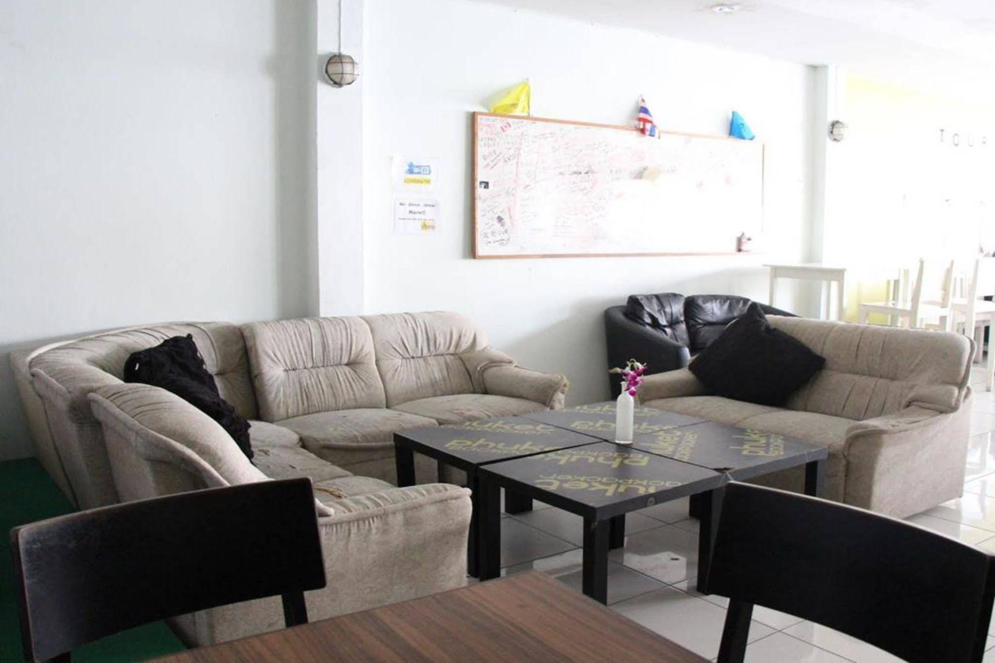 Oyo 1054 Phuket Backpacker Hostel Extérieur photo