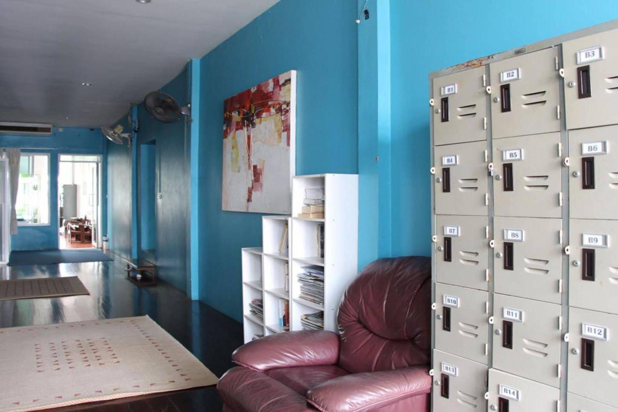 Oyo 1054 Phuket Backpacker Hostel Extérieur photo