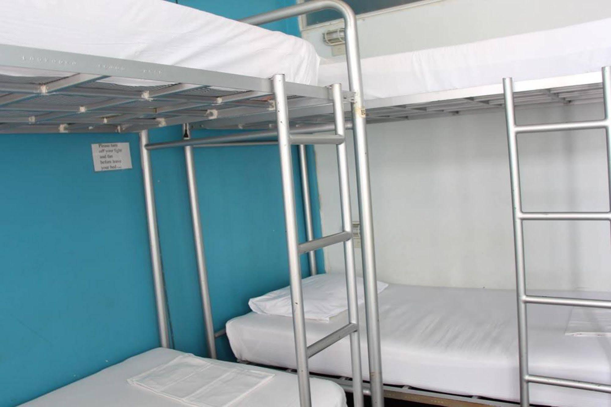 Oyo 1054 Phuket Backpacker Hostel Extérieur photo