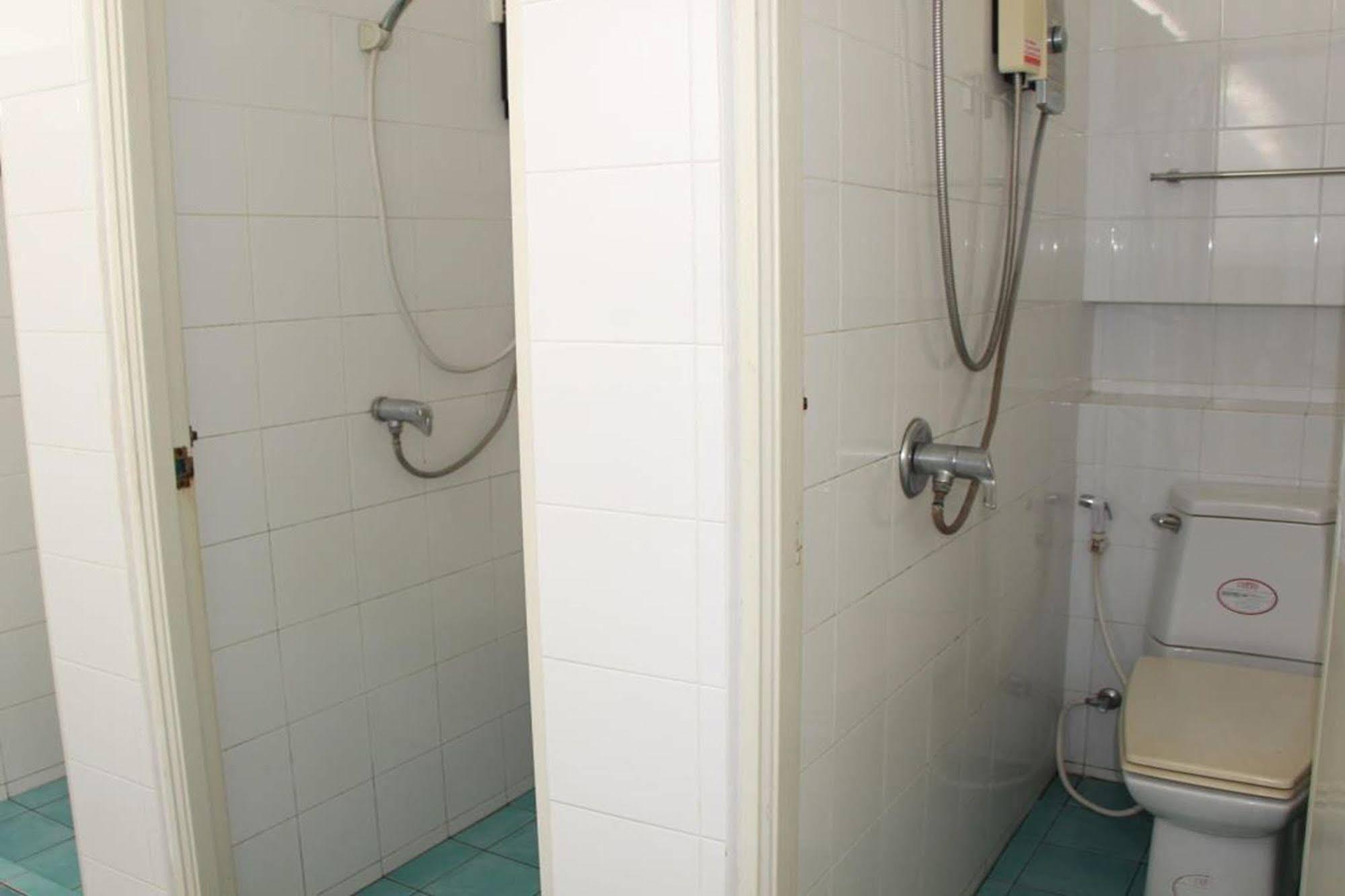 Oyo 1054 Phuket Backpacker Hostel Extérieur photo