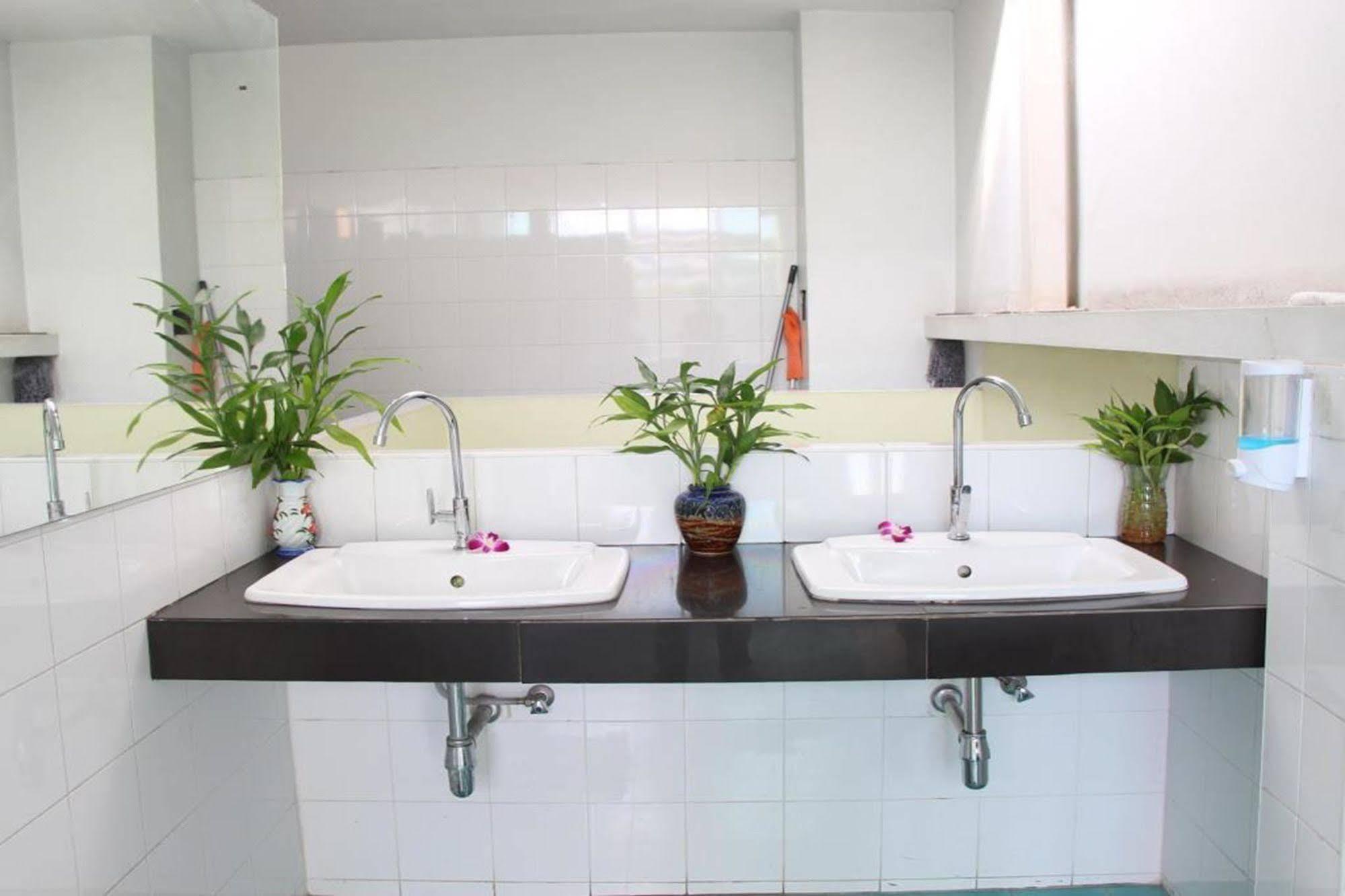 Oyo 1054 Phuket Backpacker Hostel Extérieur photo