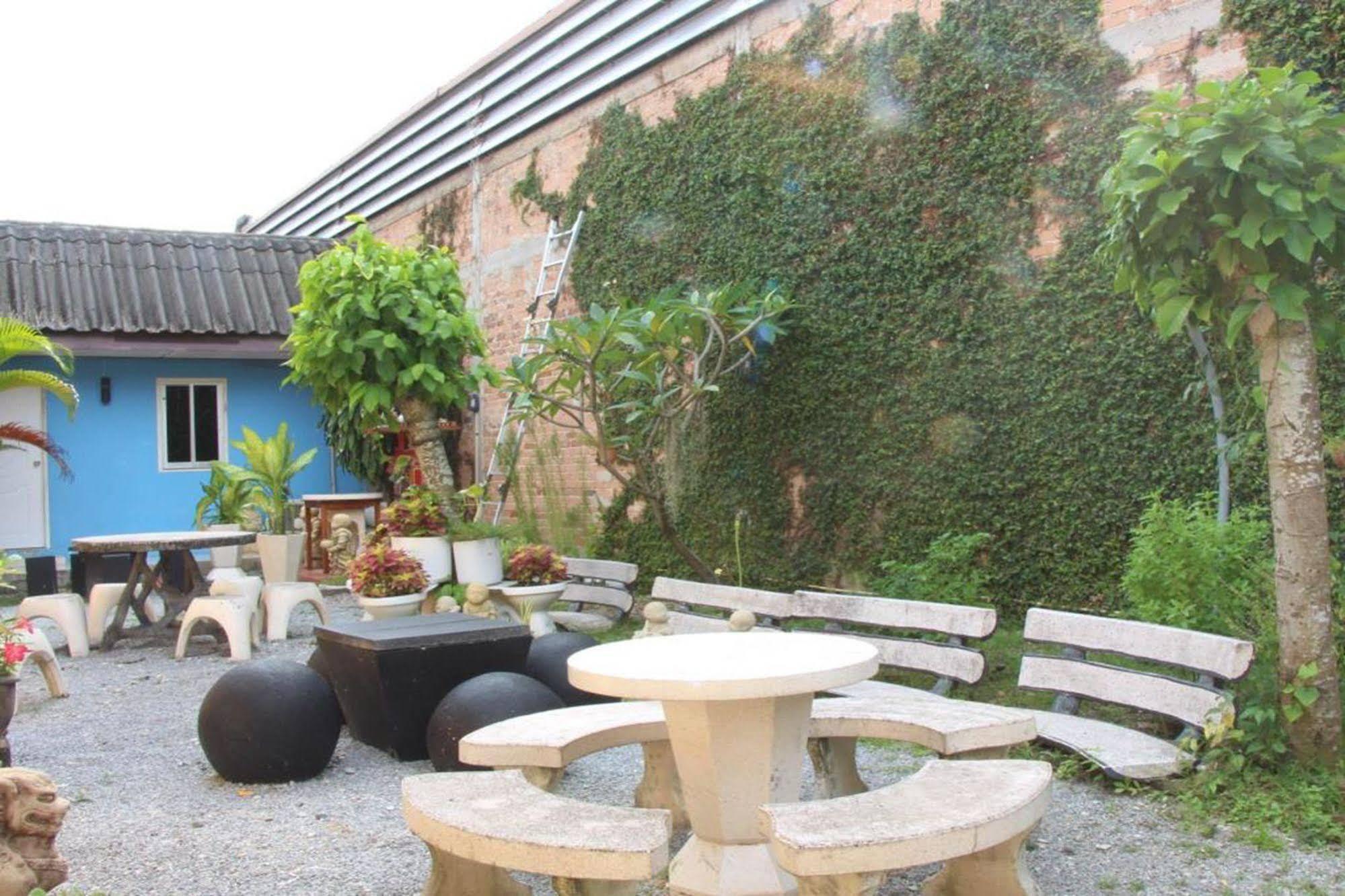 Oyo 1054 Phuket Backpacker Hostel Extérieur photo