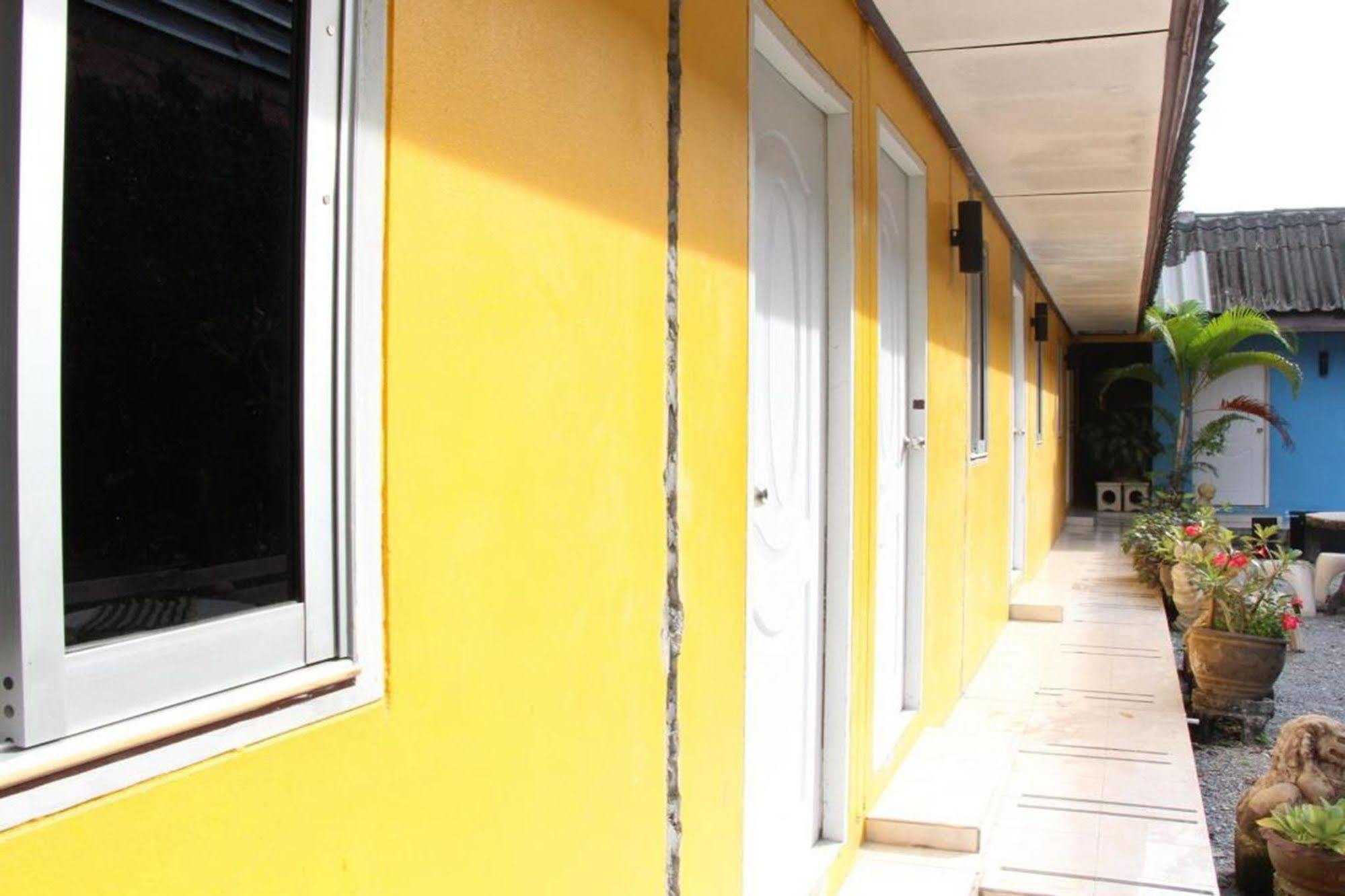 Oyo 1054 Phuket Backpacker Hostel Extérieur photo
