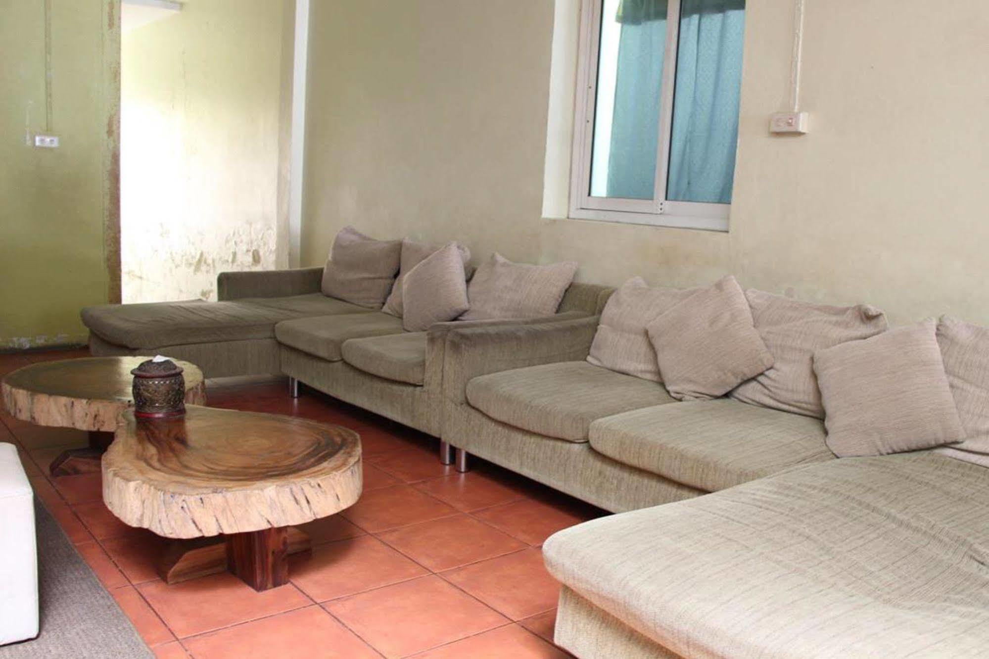 Oyo 1054 Phuket Backpacker Hostel Extérieur photo