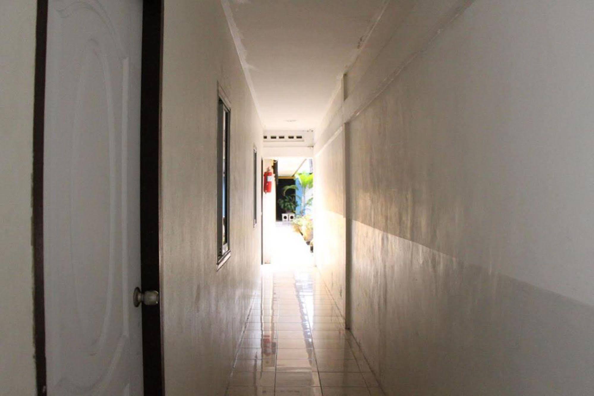 Oyo 1054 Phuket Backpacker Hostel Extérieur photo